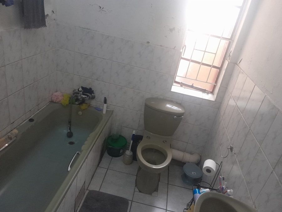 6 Bedroom Property for Sale in Oos Einde North West